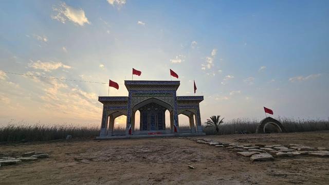 روایت رسانه‌ای از حماسه و ایثار؛ تجدید میثاق خبرنگاران داخلی و خارجی با شهدای کربلای ۴ در خرمشهر