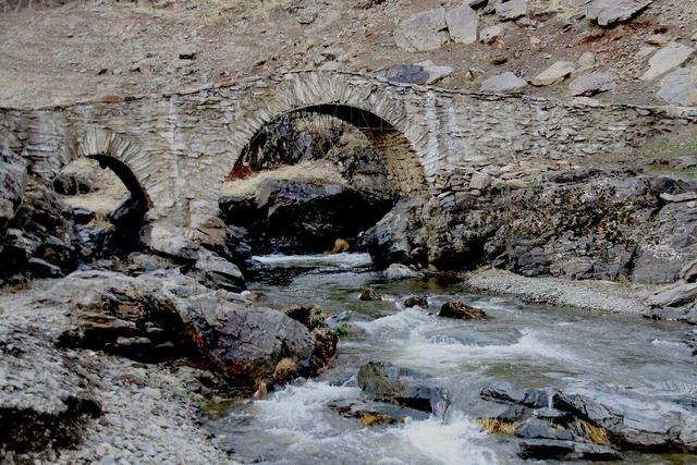 سلطان در آغوش برف و رود؛ روایت زنده یک پل فراموش‌شده در آذربایجان‌غربی + فیلم