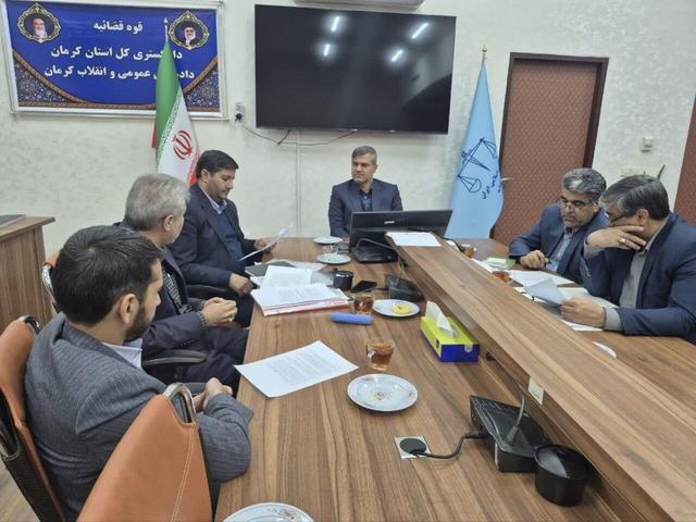پیگیری رفع موانع ثبتی اراضی مصادره‌ای در کرمان