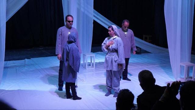 لمس رنگ آبی تا بلوغ هنری؛ روایت فهیمه بصیری از کارگردانی در تئاتر معلولان