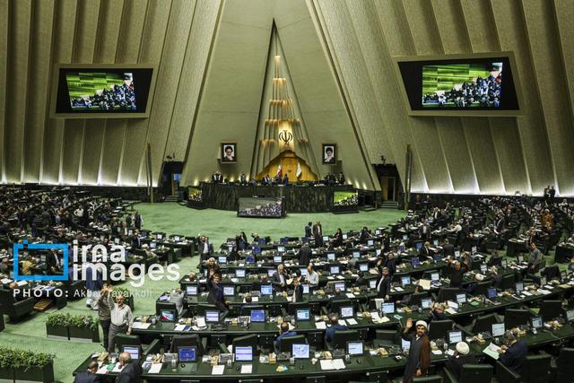 نماینده مجلس: راه برون رفت از شرایط کنونی، اتخاذ سیاست‌های موثر اقتصادی است