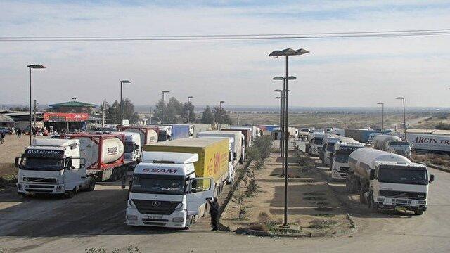 صف‌های طولانی کامیون‌ها در گذرگاه مرزی آستارا