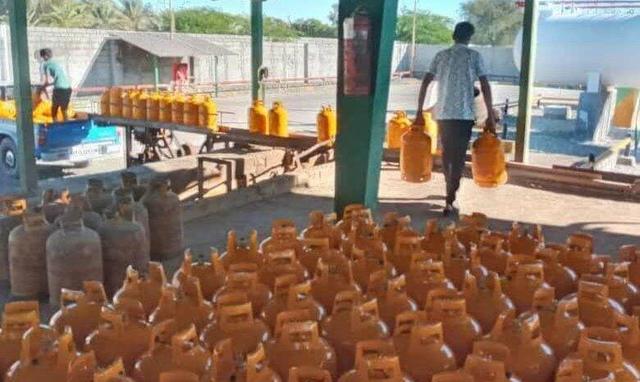 ارسال ۱۰۰ سیلندر گاز و اقلام امدادی به سیل‌زدگان سیریک