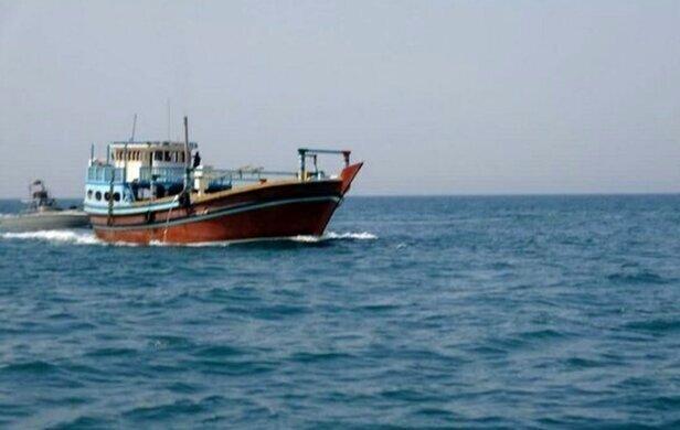 توقیف لنج حامل ۵۵ هزار لیتر سوخت قاچاق در آب‌های کیش