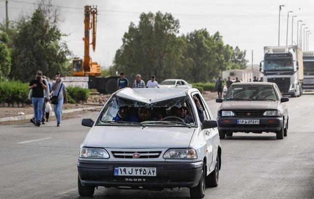 شوخی زشت توریست‌های عراقی با پراید و پرت کردن آن به دره +‌ ویدئو | ایرانی‌ها شاکی شدند