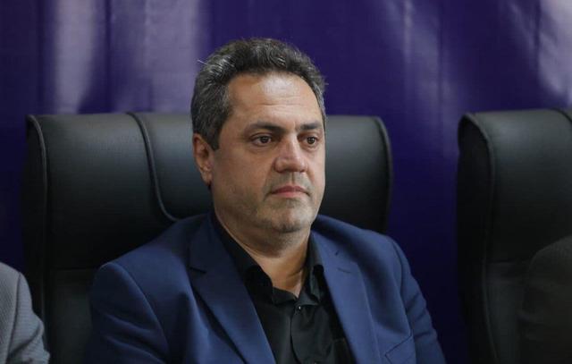 بازدید سرزده فرماندار انزلی و غافلگیری کارمندان؛ فقط ۲ نفر از ۲۰ کارمند سر کار بودند + ویدئو