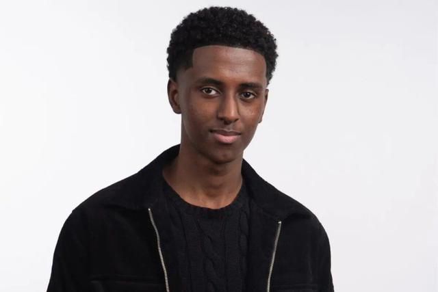 درآمد نجومی یک دانش‌آموز با گوشی موبایل