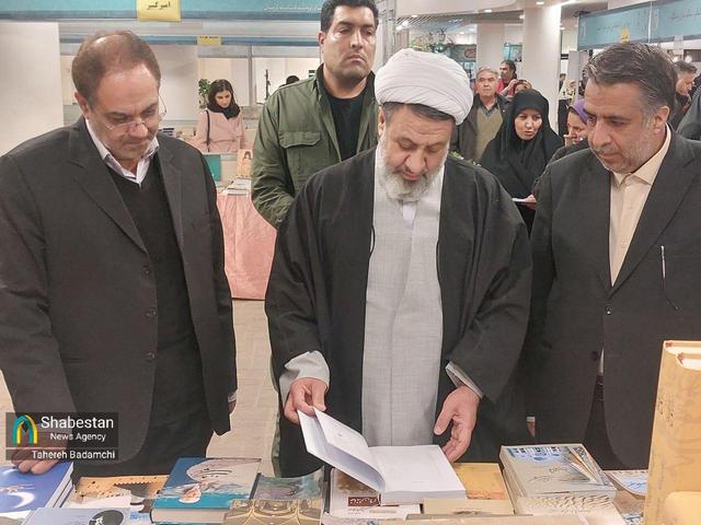 بازدید امام جمعه کرمان از نوزدهمین نمایشگاه بین‌المللی کتاب استان