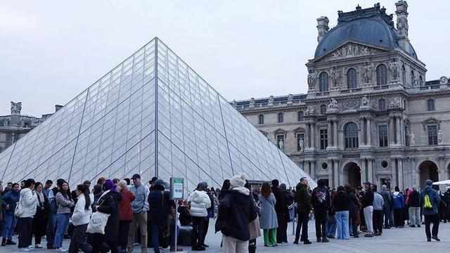 بعد از بزرگ‌ترین سرقت؛ لوور سرانجام میله‌های فلزی نصب کرد +ویدیو