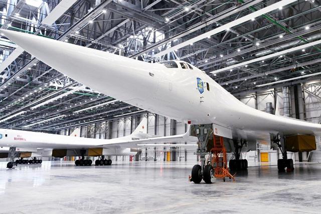 رونمایی روسیه از یک سلاح مرگبار؛ این هواپیمای غول‌پیکر تا ۴۰ بمب را حمل می‌کند +ویدیو