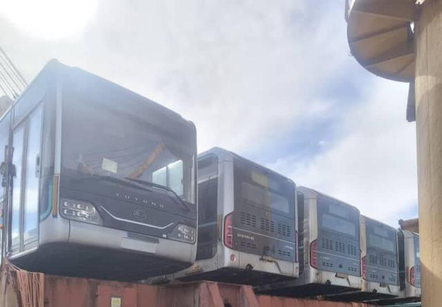 ۳۵ دستگاه اتوبوس دوکابین به بندر شهید رجایی رسید