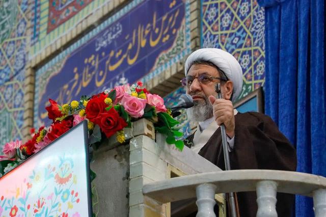 امام جمعه کرمان: در جنگ ۱۲ روزه شکاف‌های اجتماعی از بین رفت/ گرانی مردم را آزار می‌دهد