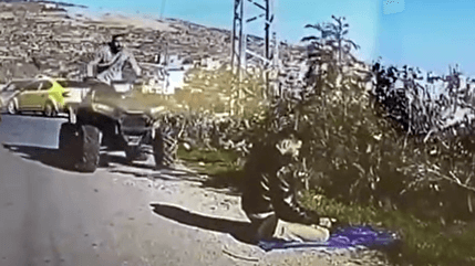 زیر گرفتن عامدانه نمازگزار فلسطینی توسط شهرکنشین مسلح اسرائیلی