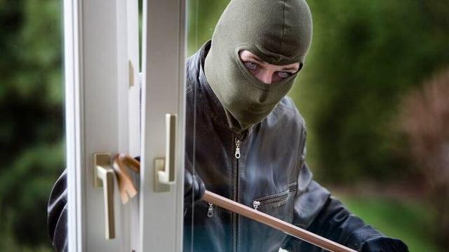 ببینید؛ دزدی از یک دستگاه خودپرداز بانک به سبک تگزاس + ویدئو