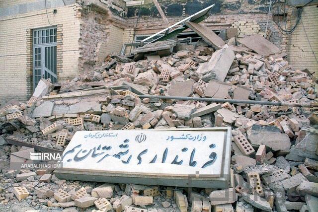 زلزله بم، دو دهه بعد: ۳۰درصد جمعیت ایران در بناهای ناایمن زندگی می‌کنند/ هشدار استاد زلزله‌شناسی: انبوه‌سازی ارزان ریسک تازه شهرهای ایران