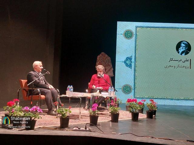 صیاد لحظه‌های تاریخ که برای مردم می‌نوشت