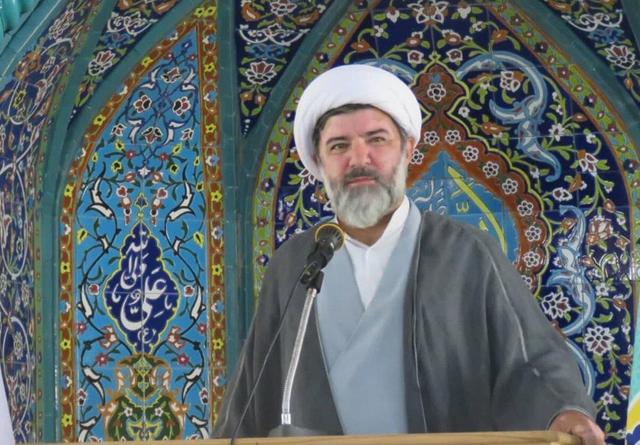 امام جمعه دیباج: دولت از انتصاب یک زن به استانداری سمنان خودداری کند