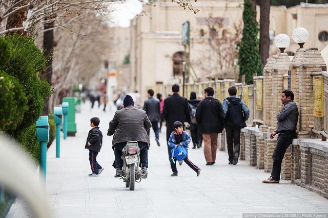 هشدار پلیس راهور شرق تهران؛ توقف خودروها در پیاده‌رو ممنوع