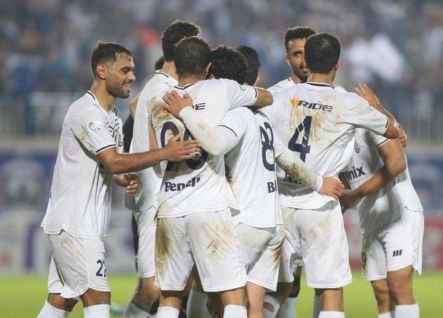 پرواز غوهای انزلی در آسمان اراک با تیرخلاص اسلامی‌خواه