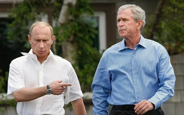 پوتین: به رئیس‌جمهور ایران گفتم منزوی می‌شوید/ گفت‌وگو با احمدی‌نژاد ناراحت‌کننده بود