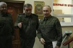 حضور پوتین با لباس نظامی در قرارگاه فرماندهی ارتش روسیه