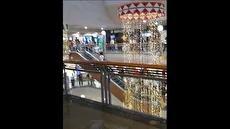 آرژانتین/ تخلیه مرکز خرید به دلیل طوفان (فیلم)