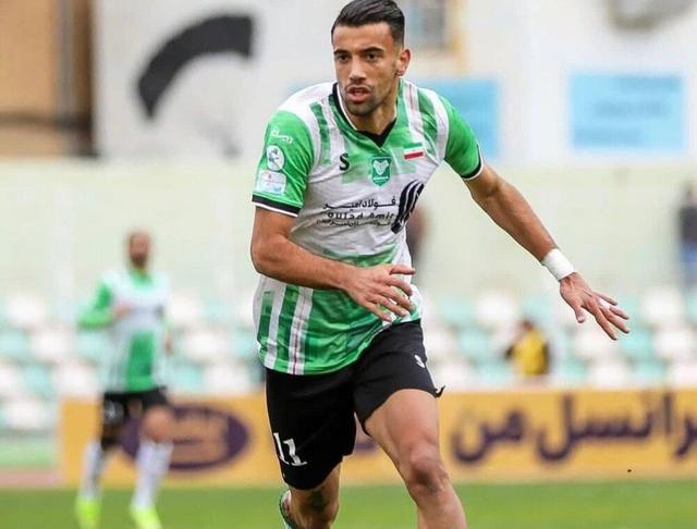 قهرمان نیم فصل لیگ یک، بازیکن لیگ برتری جذب کرد