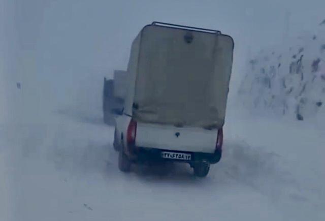 هم اکنون بارش شدید برف در این نطقه از کشور؛ مردم از سفر به این منطقه پرهیز کنند