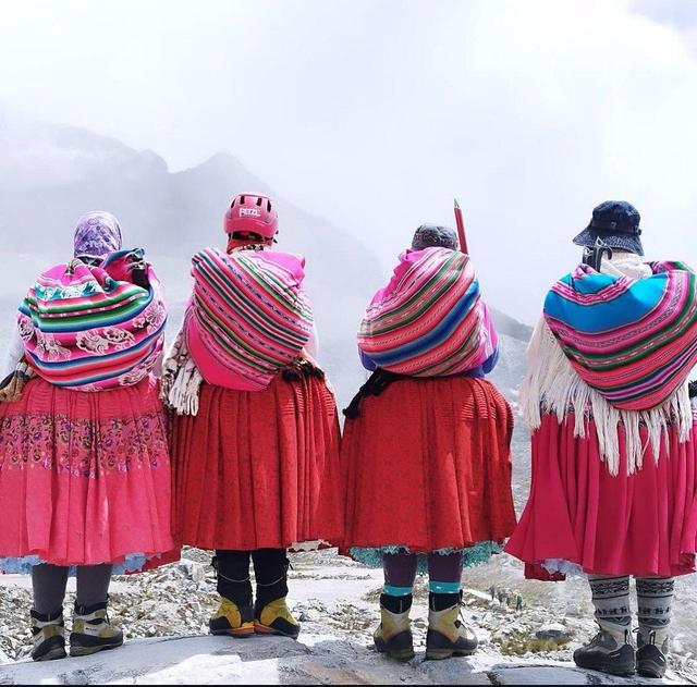 دامن سنتی پویرا در بولیوی