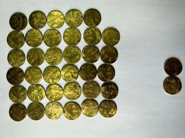 کشف ۳۷ سکه تاریخی مربوط به دوران ساسانیان در این شهر/ عکس