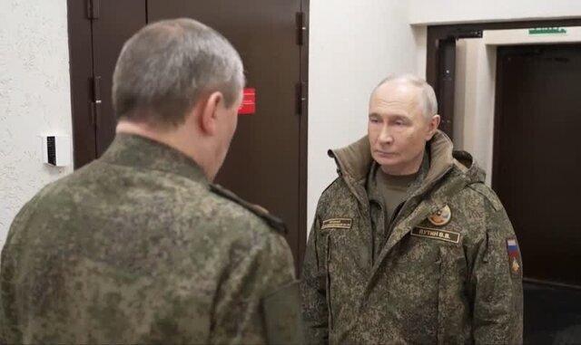 حضور پوتین با لباس نظامی در قرارگاه فرماندهی ارتش روسیه