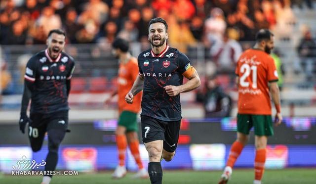 وقتی رفیعی گل می‌زند یعنی پرسپولیس مهاجم ندارد/ ادعاهای زنوزی فقط بین هواداران خریدار دارد