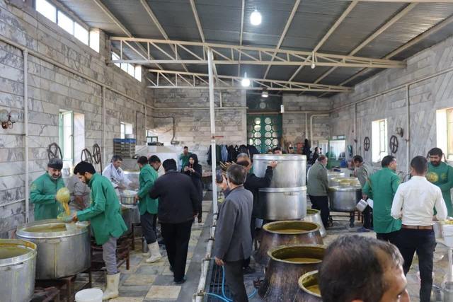 آیین سنتی پخت آش حلیم با ۳۵ دیگ در گلشهر