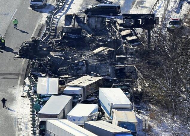 ۲ کشته و ۲۶ زخمی در تصادف زنجیره ای ۵۰ وسیله نقلیه در توکیو