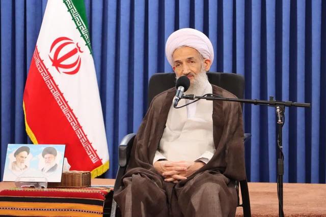 آیت الله لائینی: افزایش حضور معتکفان پاسخ محکمی به دشمنان است