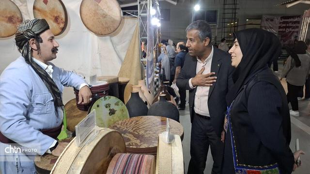 بازدید سرپرست اداره کل میراث فرهنگی، گردشگری و صنایع دستی هرمزگان از نمایشگاه