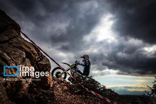 دفاع قاطع پازند از بانوان موتورسواری؛ پای یک فرد ردصلاحیت‌شده در میان است!