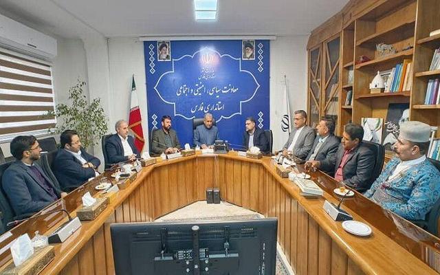 معاون استاندار فارس: احزاب باید واسطی آگاه و صادق بین مردم و حاکمیت باشند