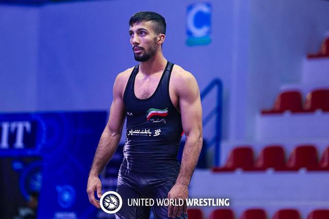 آفتابی شدن مرد یخی در جمع فرنگی‌کاران