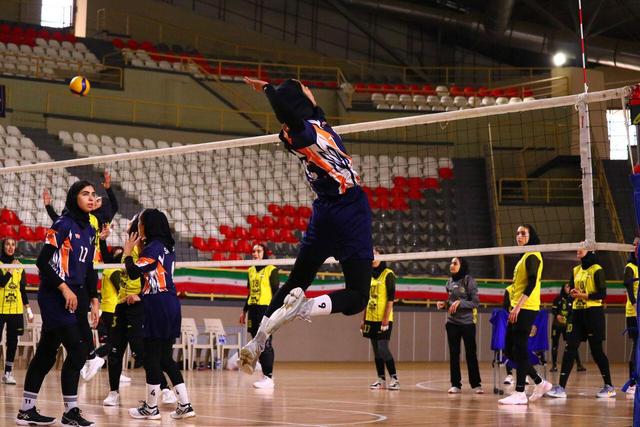والیبال برتر بانوان؛ شکست مهرگان شیراز در نبرد پنج گیمی با ملوان تهران 