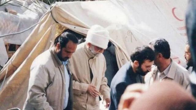 فیلم/ گوشه‌هایی از سفر رهبر انقلاب به بم پس از زلزله سال ۸۲