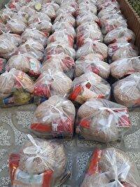 توزیع بستههای معیشتی بین بیماران نیازمند زاوه