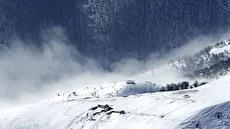 بارش برف چند متری در گذرگاه‌های مرزی ایران با عراق و ترکیه (فیلم)