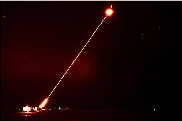 نگاهی به ظهور لیزرهای نظامی در سال ۲۰۲۵