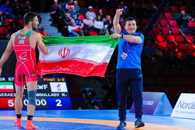 ایرانی‌ها نباید به حضور محمد بنا در آذربایجان حسادت کنند!