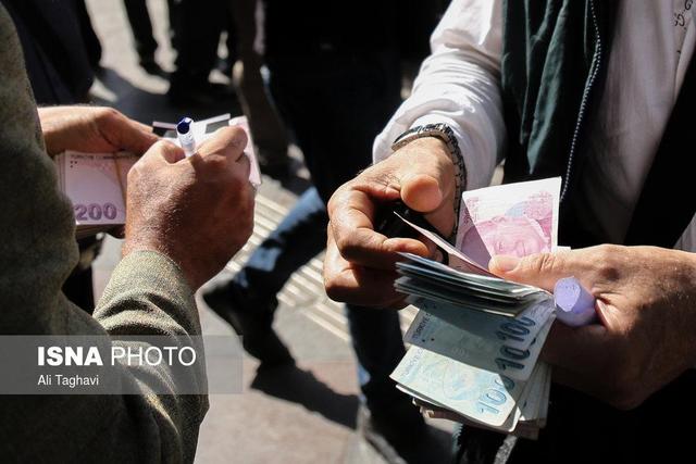 انتقاد یک مدیر بانکی از سکوت مسئولان مقابل تشنج بازار ارز