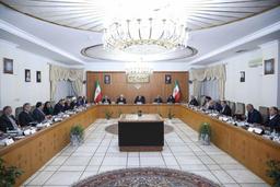 بهبود معیشت مردم باید بر همه بخشها تقدم داشته باشد