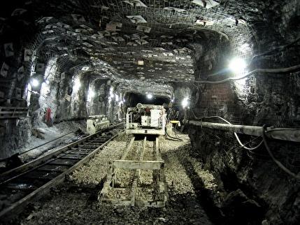 تدبیر قضایی در پرونده معدن زغال سنگ طبس / حکم حبس مدیرعامل معدن تعلیق شد