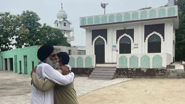 همزیستی ادیان در هند؛ وقتی سیک‌ها و هندوها برای ساخت مسجد به یاری مسلمانان می‌آیند