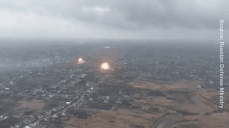 Putin congratulates troops on liberating strategic town (VIDEO)